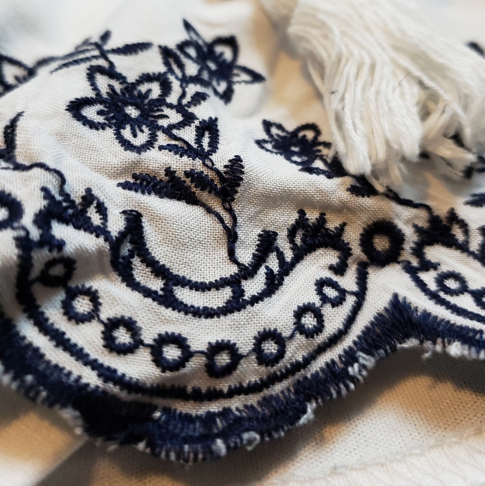 Embroidered Shorts - Picture 6 of 6